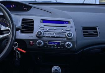 Подержанный автомобиль Honda Civic Sedan 2009 года (12 фото)
