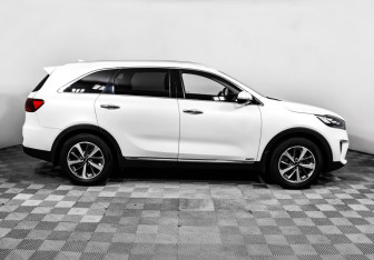 Подержанный автомобиль Kia Sorento 2019 года (4 фото)
