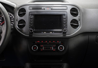 Подержанный автомобиль Volkswagen Tiguan 2011 года (15 фото)