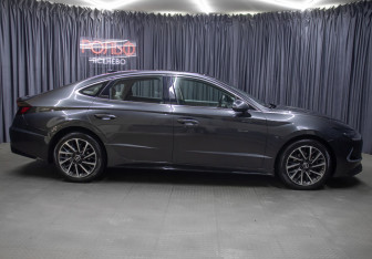 Подержанный автомобиль Hyundai Sonata 2022 года (4 фото)