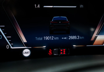 Подержанный автомобиль BMW X6 2023 года (11 фото)