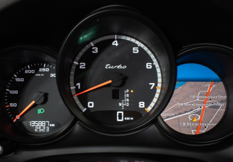 Подержанный автомобиль Porsche Macan 2014 года (14 фото)