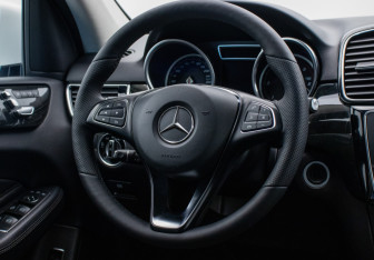 Подержанный автомобиль Mercedes-Benz GLE 2016 года (15 фото)
