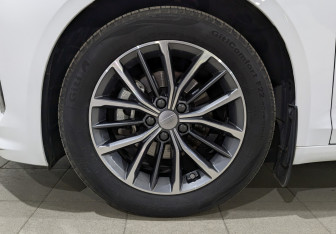 Подержанный автомобиль Geely Preface 2024 года (12 фото)