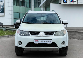 Подержанный автомобиль Mitsubishi Outlander 2008 года (2 фото)