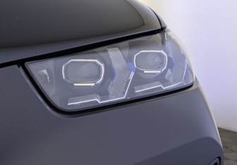 Подержанный автомобиль BMW X5 2023 года (11 фото)