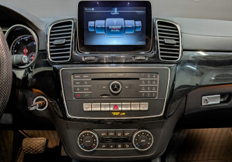 Подержанный автомобиль Mercedes-Benz GLE 2017 года (17 фото)