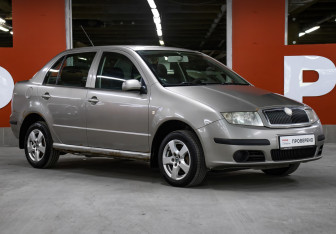 Подержанный автомобиль Skoda Fabia Sedan 2007 года (3 фото)