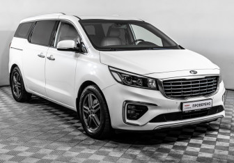 Подержанный автомобиль Kia Carnival 2019 года (3 фото)
