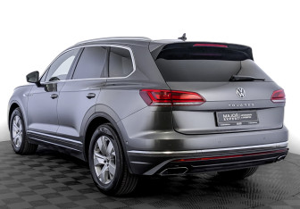 Подержанный автомобиль Volkswagen Touareg 2021 года (7 фото)