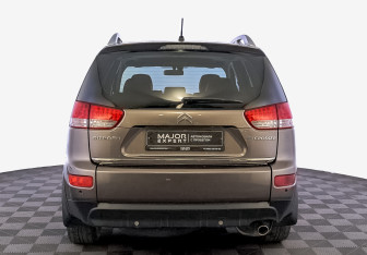 Подержанный автомобиль Citroen C-Crosser 2011 года (6 фото)