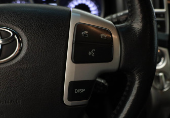 Подержанный автомобиль Toyota Land Cruiser Suv 2014 года (13 фото)