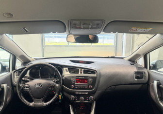 Подержанный автомобиль Kia Ceed Hatchback 2013 года (12 фото)