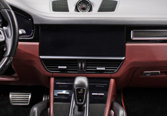 Подержанный автомобиль Porsche Cayenne 2018 года (14 фото)