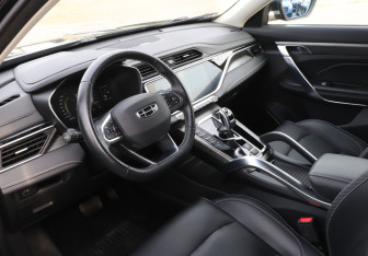 Подержанный автомобиль Geely Atlas Pro 2022 года (13 фото)