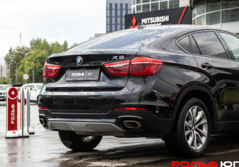 Подержанный автомобиль BMW X6 2017 года (19 фото)