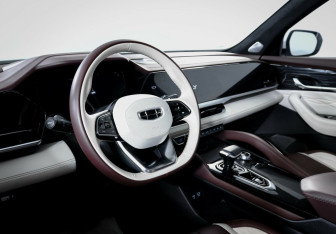 Подержанный автомобиль Geely Monjaro 2023 года (11 фото)