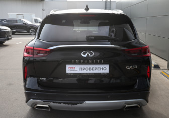 Подержанный автомобиль Infiniti QX50 2018 года (6 фото)