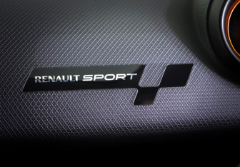 Подержанный автомобиль Renault Clio RS 2014 года (22 фото)