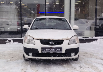 Подержанный автомобиль Kia Rio Hatchback 2009 года (2 фото)