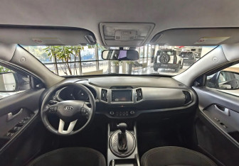 Подержанный автомобиль Kia Sportage 2012 года (13 фото)