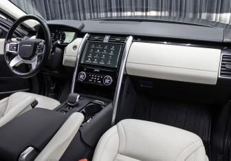 Подержанный автомобиль Land Rover Discovery 2022 года (11 фото)
