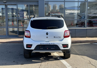 Подержанный автомобиль Renault Sandero 2020 года (6 фото)