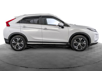 Подержанный автомобиль Mitsubishi Eclipse Cross 2022 года (4 фото)