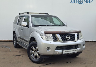 Подержанный автомобиль Nissan Pathfinder 2010 года (3 фото)