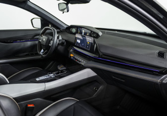 Подержанный автомобиль Changan UNI-V 2024 года (9 фото)