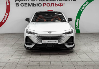 Подержанный автомобиль Changan UNI-V 2023 года (2 фото)
