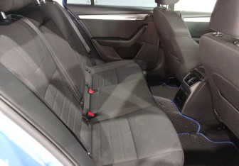 Подержанный автомобиль Skoda Octavia Wagon 2014 года (10 фото)