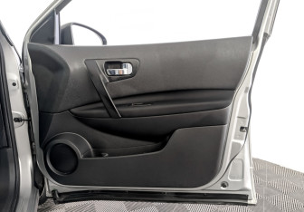 Подержанный автомобиль Nissan Qashqai 2012 года (24 фото)