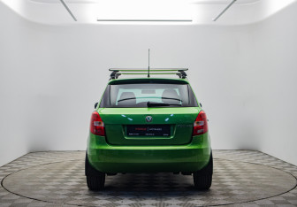 Подержанный автомобиль Skoda Fabia Hatchback 2010 года (6 фото)