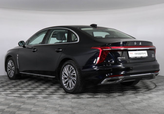 Подержанный автомобиль Hongqi H5 2024 года (7 фото)