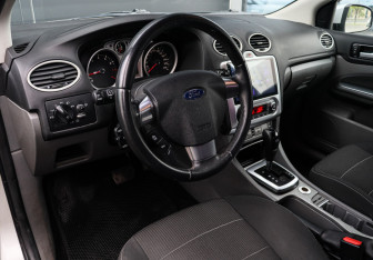 Подержанный автомобиль Ford Focus Sedan 2010 года (11 фото)