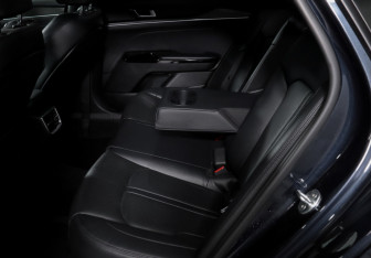 Подержанный автомобиль Kia K5 2021 года (10 фото)