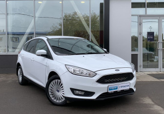 Подержанный автомобиль Ford Focus Hatchback 2018 года (3 фото)