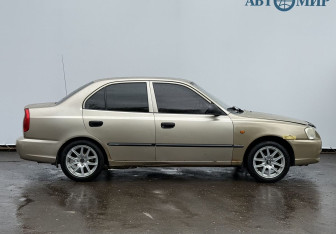 Подержанный автомобиль Hyundai Accent Sedan 2004 года (4 фото)