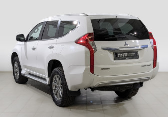 Подержанный автомобиль Mitsubishi Pajero Sport 2018 года (7 фото)