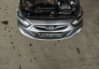 Подержанный автомобиль Hyundai Solaris Sedan 2012 года (16 фото)
