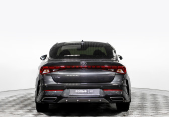 Подержанный автомобиль Kia K5 2020 года (6 фото)