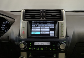 Подержанный автомобиль Toyota Land Cruiser Prado 2011 года (15 фото)