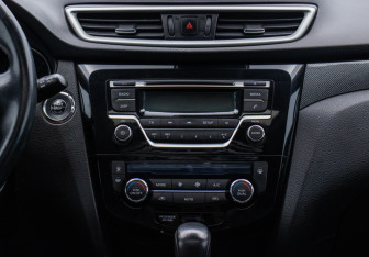Подержанный автомобиль Nissan X-Trail 2015 года (14 фото)