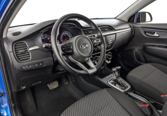 Подержанный автомобиль Kia Rio Hatchback 2020 года (13 фото)
