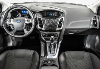 Подержанный автомобиль Ford Focus Sedan 2014 года (6 фото)