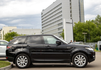 Подержанный автомобиль Land Rover Range Rover Sport 2014 года (3 фото)