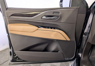 Подержанный автомобиль Cadillac Escalade Suv 2021 года (20 фото)