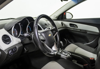 Подержанный автомобиль Chevrolet Cruze Sedan 2013 года (11 фото)