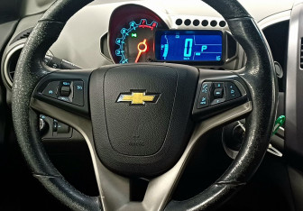 Подержанный автомобиль Chevrolet Aveo Sedan 2014 года (15 фото)